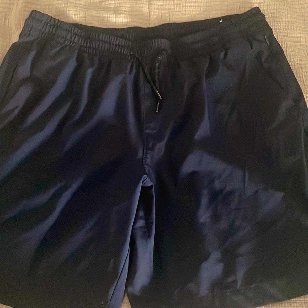 EUC old navy active shorts. Navy blue size large